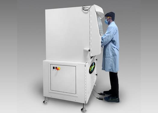 High pressure spray glove box washer for standing operation